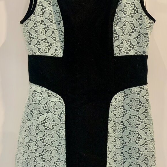 Classy, work appropriate dress (size 2) - Picture 2 of 4